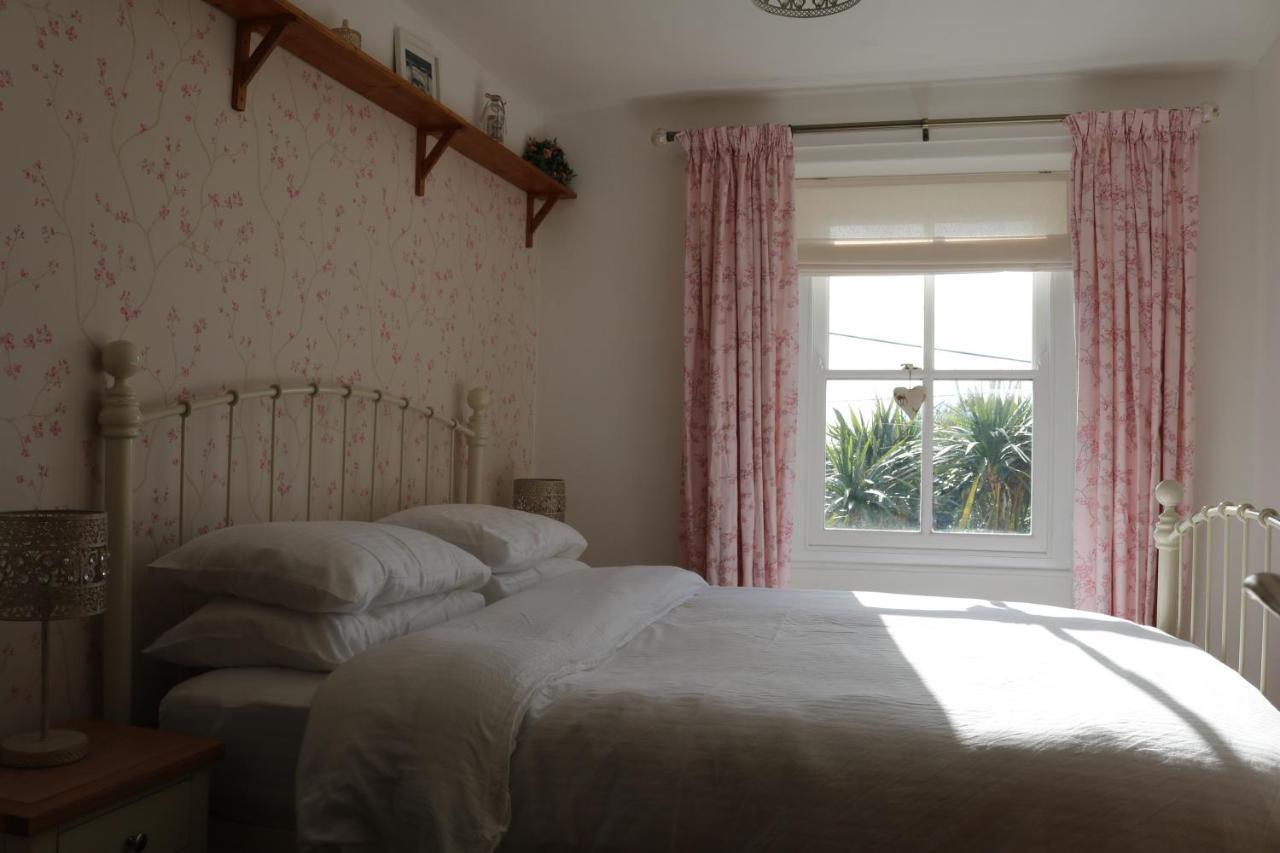 Large Cottage, 3 Beds All En-Suite, Small Village Location Overlooking Mousehole Penzance Extérieur photo